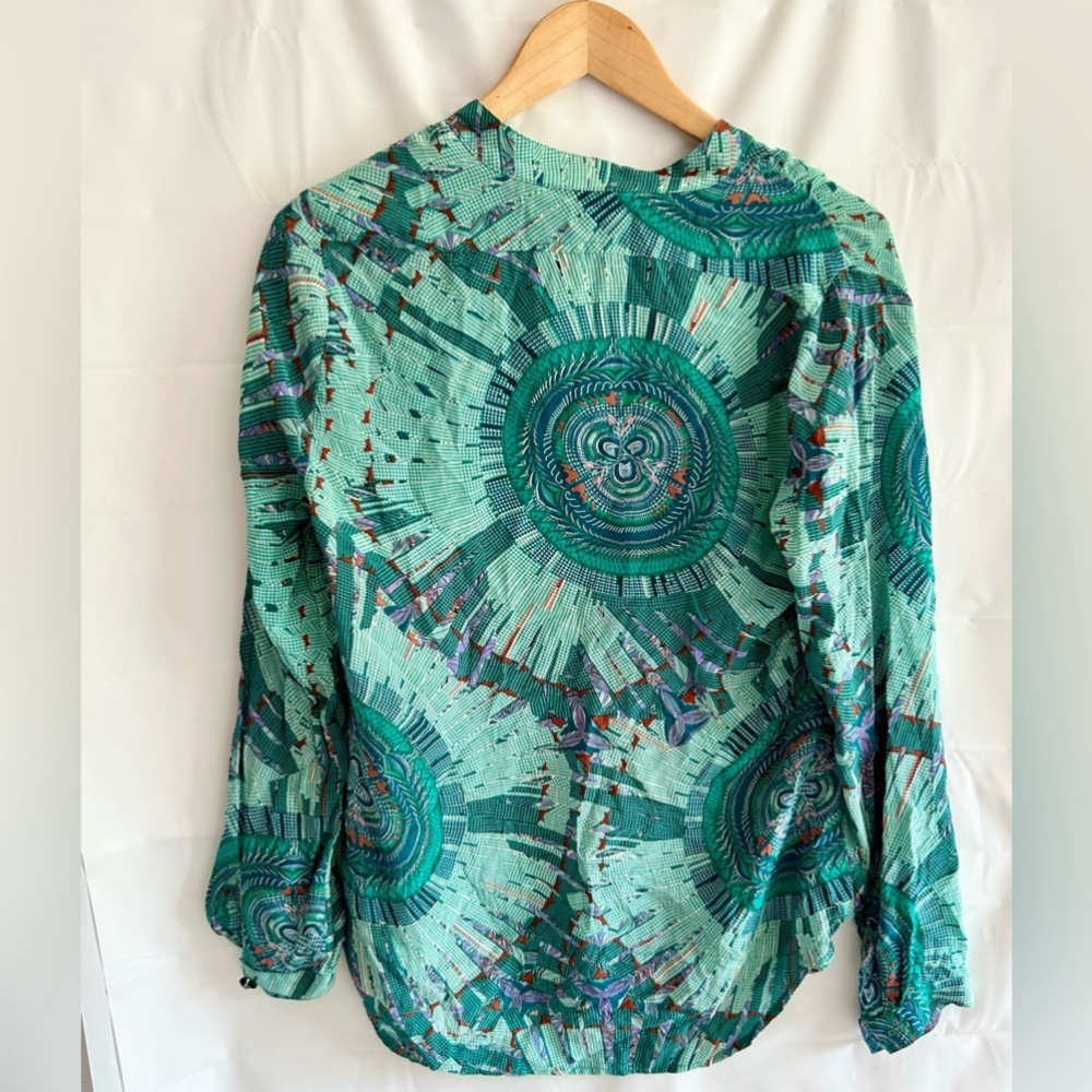 Fifteeen twenty pull on collarless pattern blouse green blue size medium - Picture 4 of 6